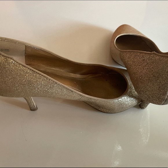 Aldo Gold Glitter Sparkle Heels - Low Heel Aldo Shoes - Gold Sparkly Size 8 - Picture 9 of 13
